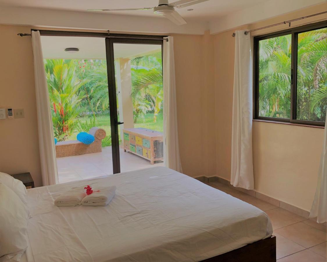 Sol Y Sombra Bed & Breakfast Bocas Town Exterior foto