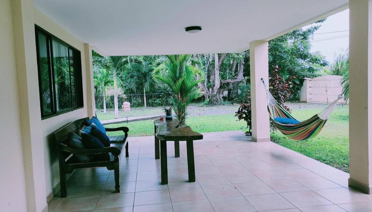Sol Y Sombra Bed & Breakfast Bocas Town Exterior foto