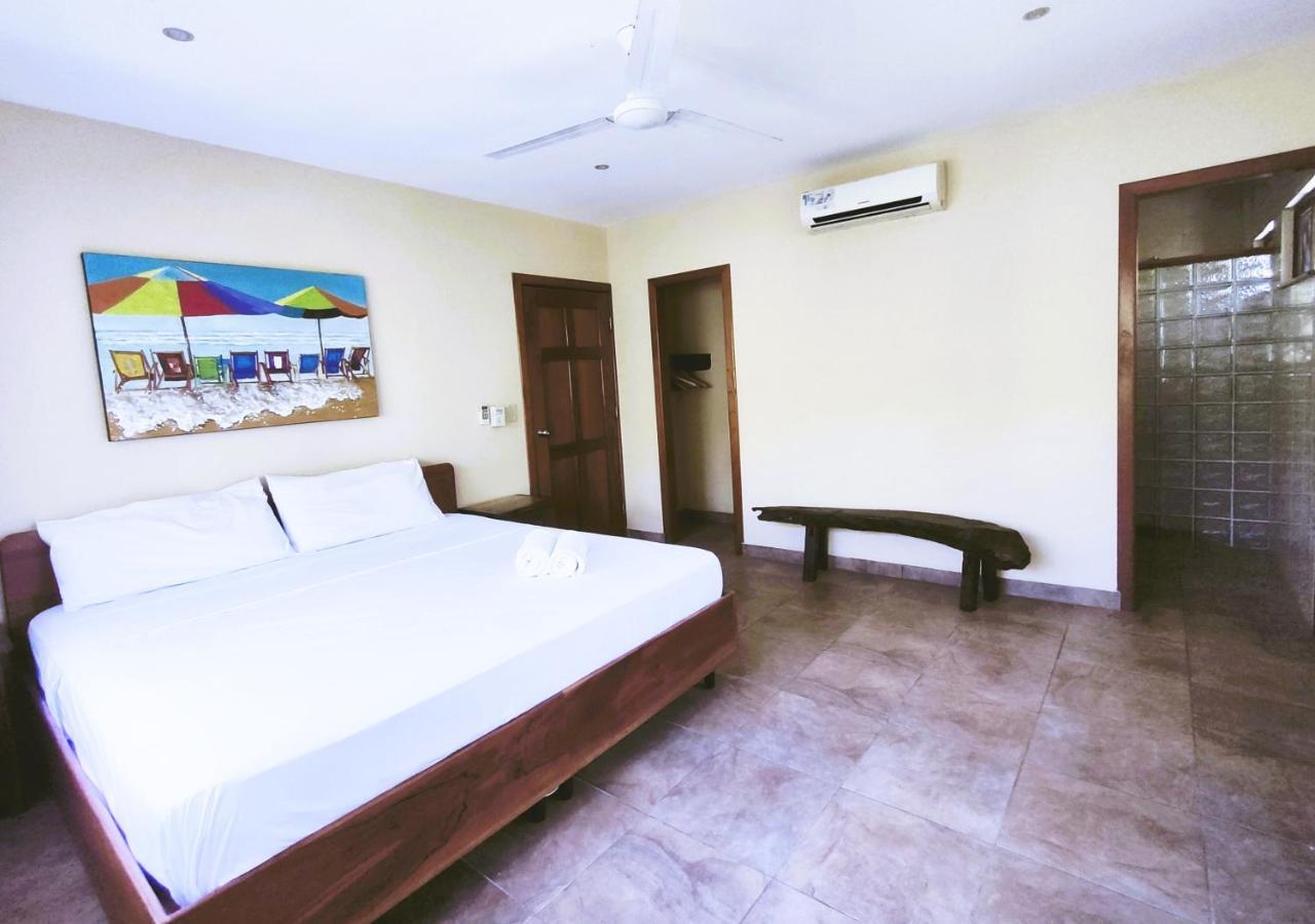 Sol Y Sombra Bed & Breakfast Bocas Town Exterior foto