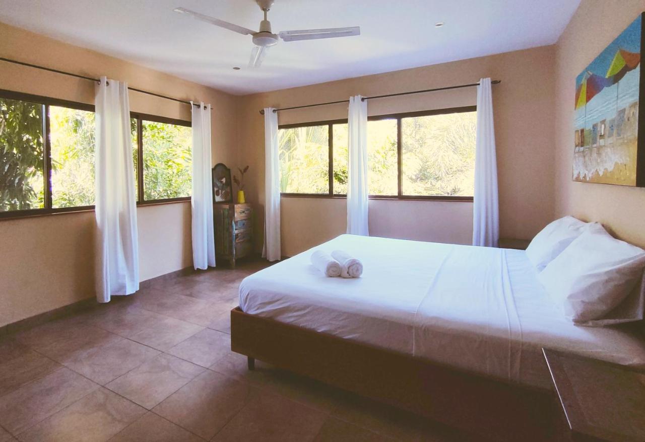 Sol Y Sombra Bed & Breakfast Bocas Town Exterior foto