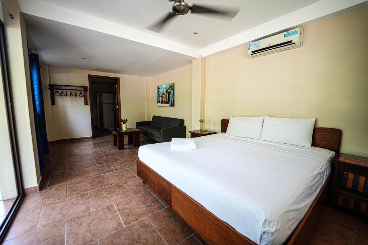 Sol Y Sombra Bed & Breakfast Bocas Town Exterior foto