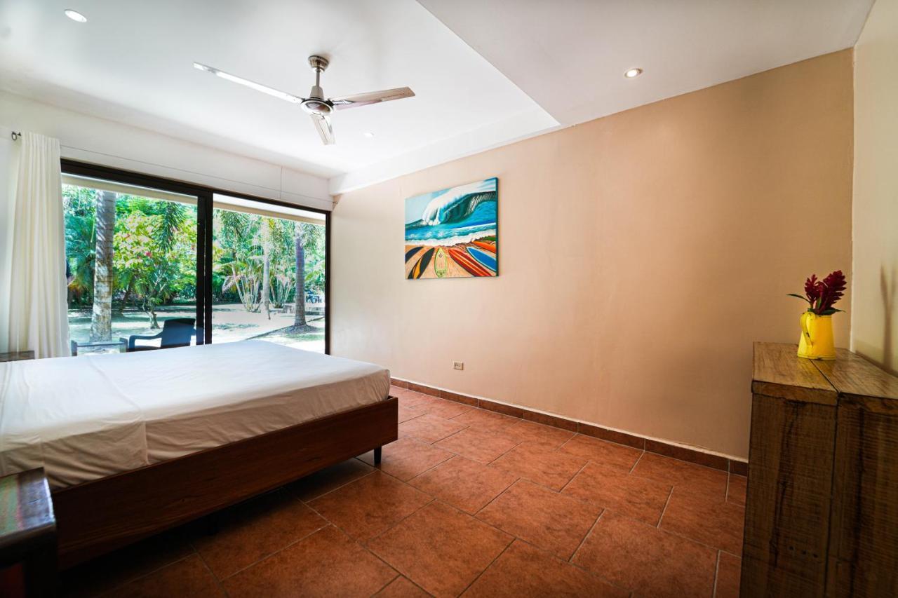 Sol Y Sombra Bed & Breakfast Bocas Town Exterior foto