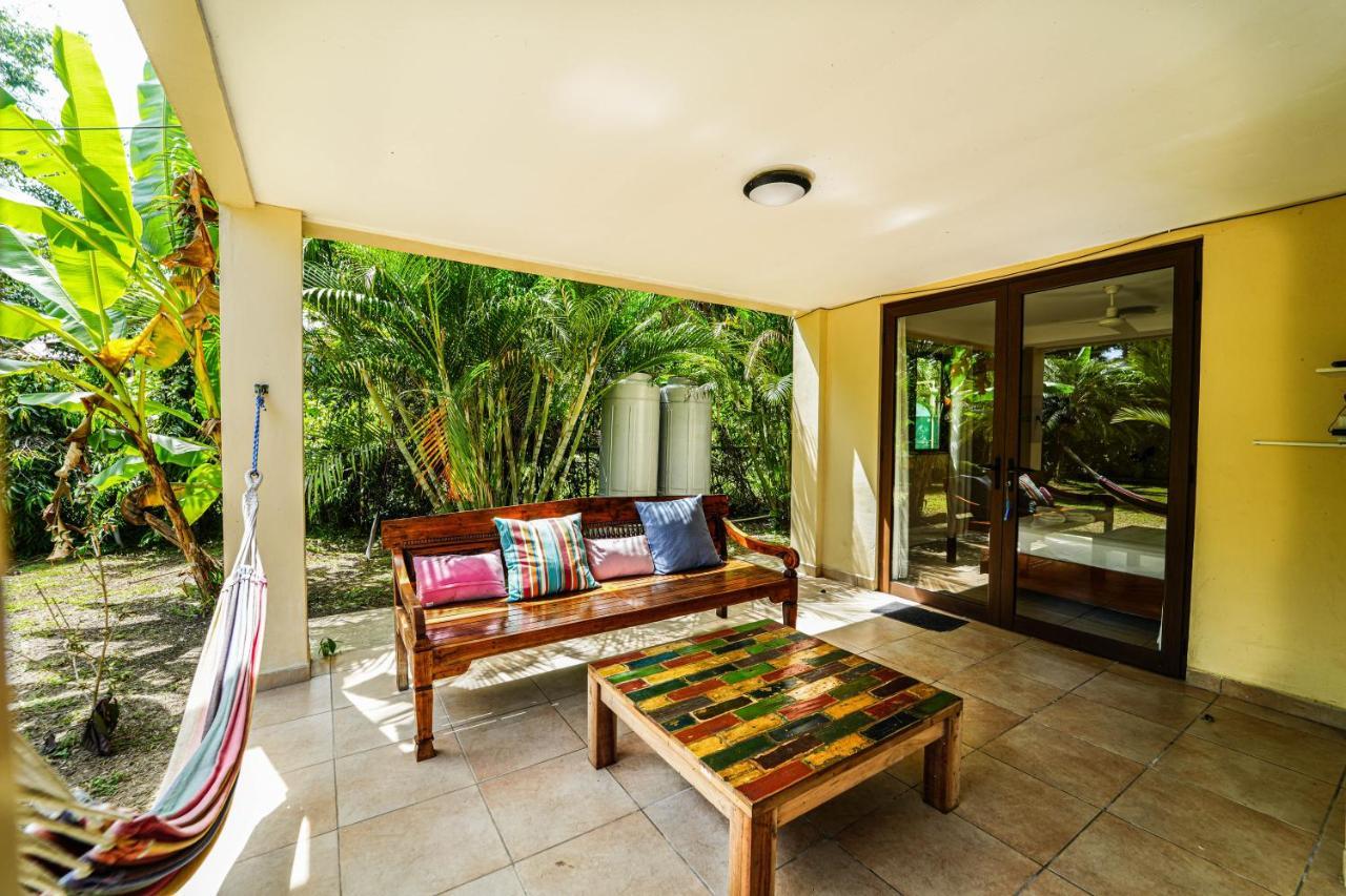 Sol Y Sombra Bed & Breakfast Bocas Town Exterior foto