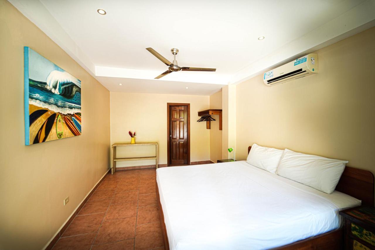 Sol Y Sombra Bed & Breakfast Bocas Town Exterior foto
