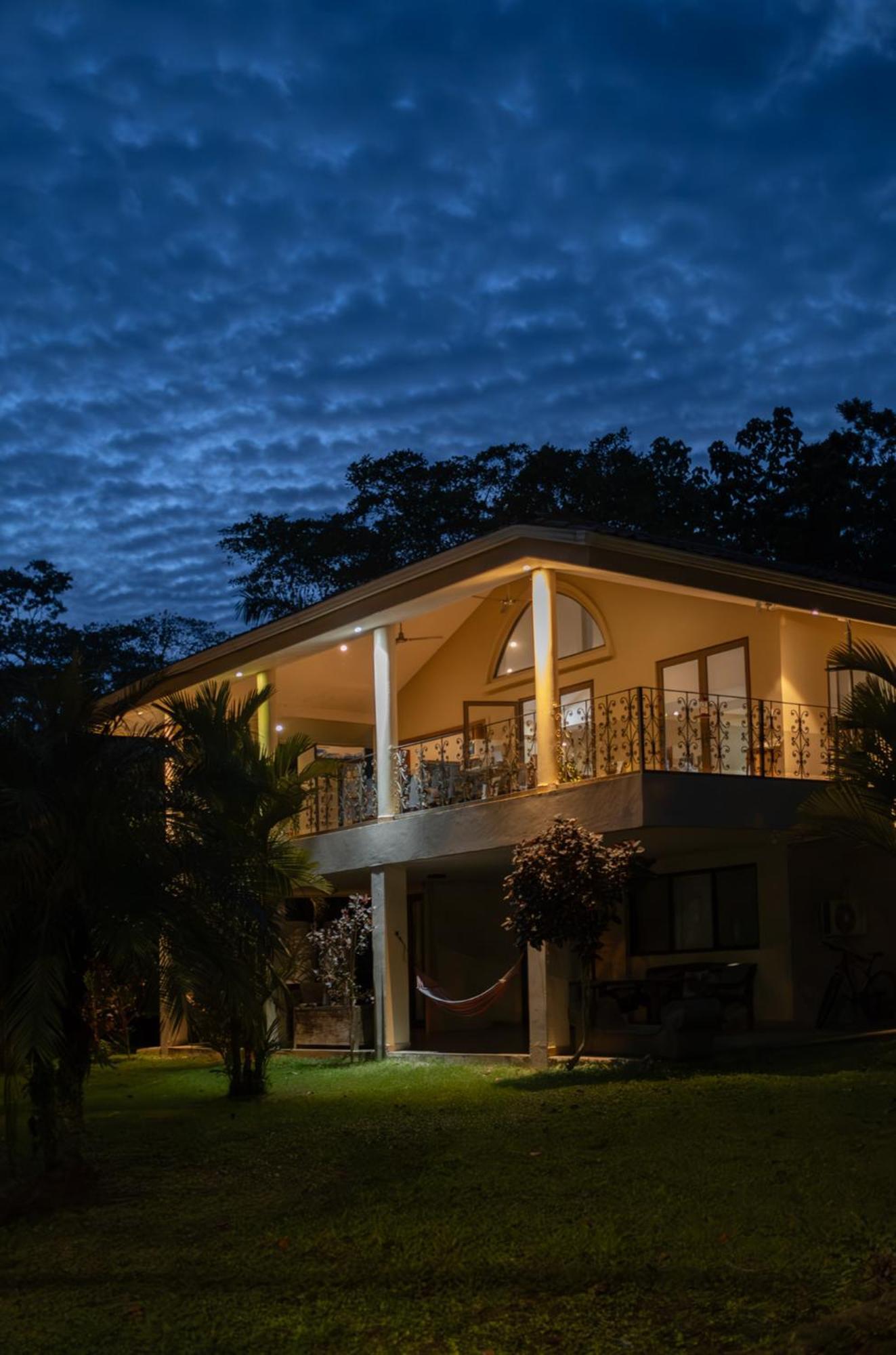 Sol Y Sombra Bed & Breakfast Bocas Town Exterior foto